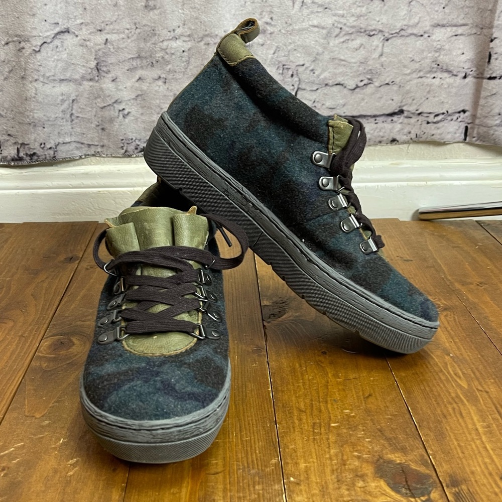 OTBT green lake women’s shoes size 6M